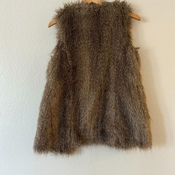 BLQ.MKT Blaque Market Women's Faux Fur Vest - Picture 4 of 9